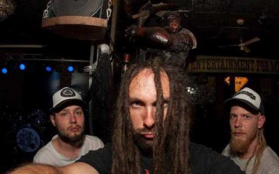 OVER THE UNDER – Support: The Garciass & F.E.P.